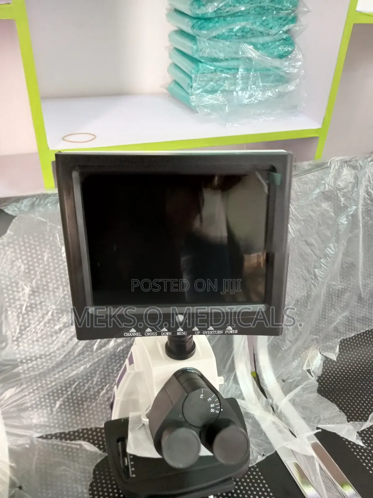 Microscope With Colored Screen