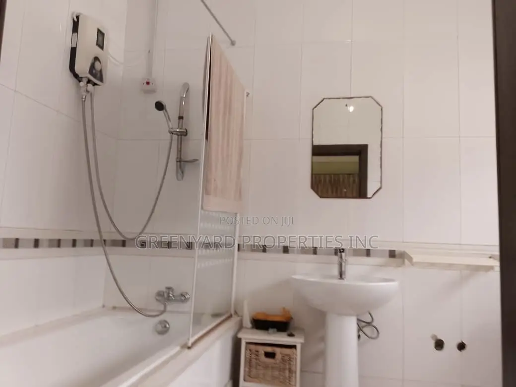 6bdrm Mansion in Adjinganor, East Legon for sale