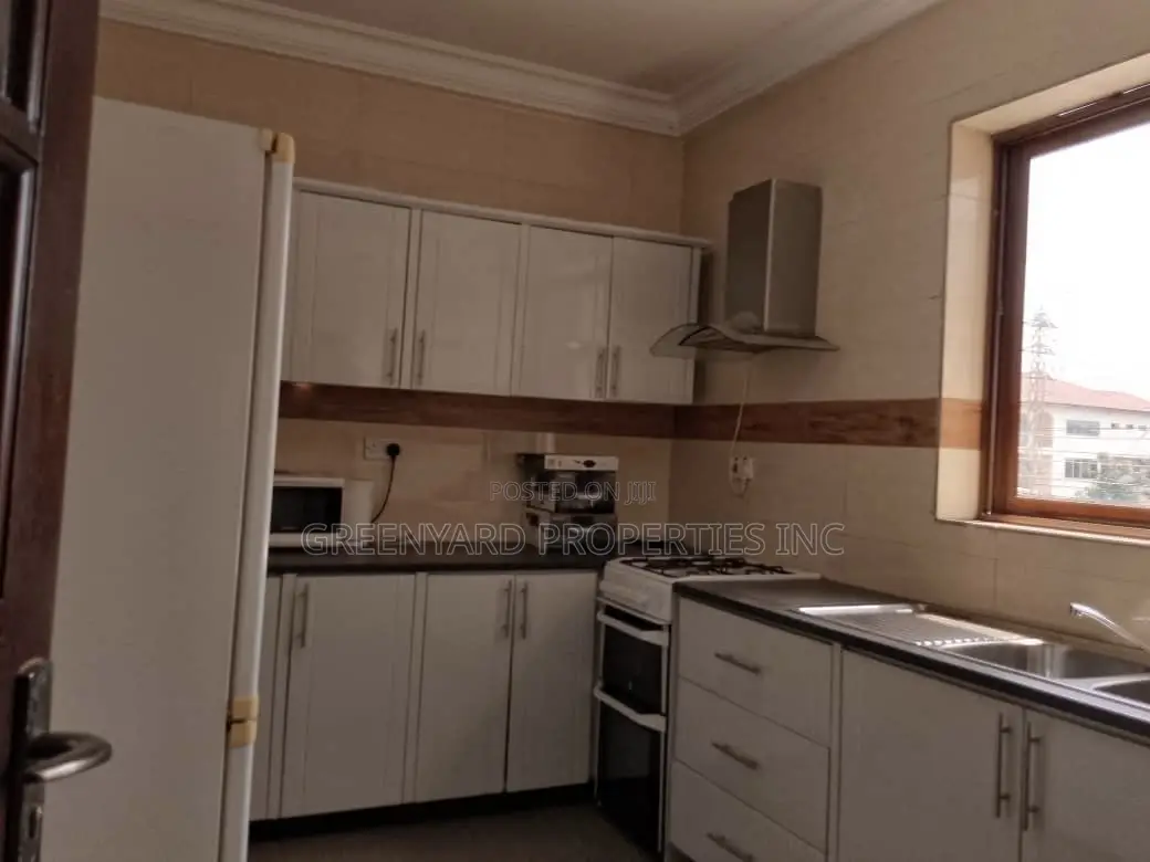6bdrm Mansion in Adjinganor, East Legon for sale