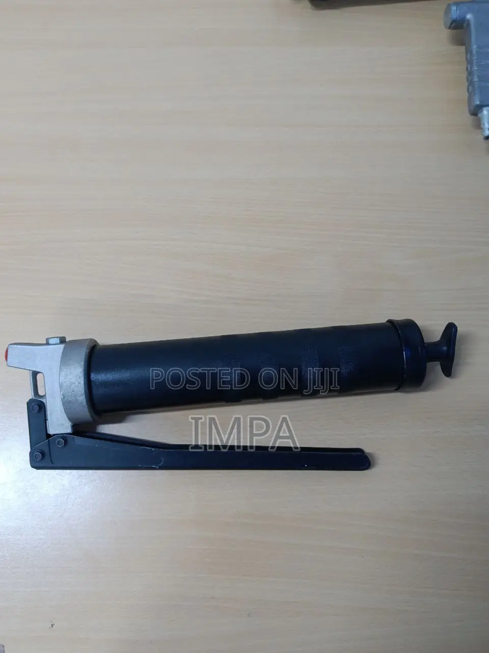 Manual Grease Gun: Lever-Grip Handle, Cartridge/Filler Pump