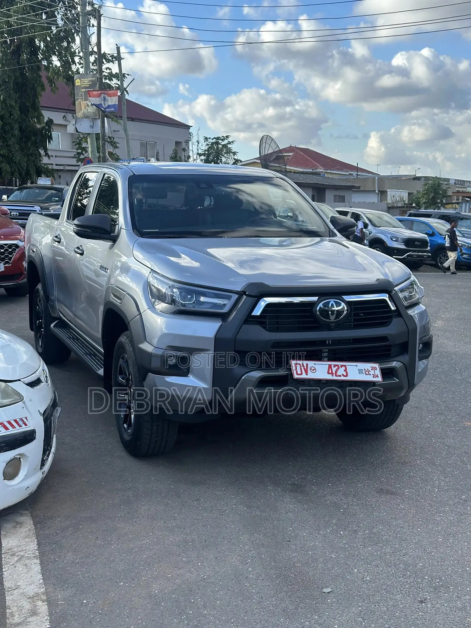New Toyota Hilux 2023 Silver