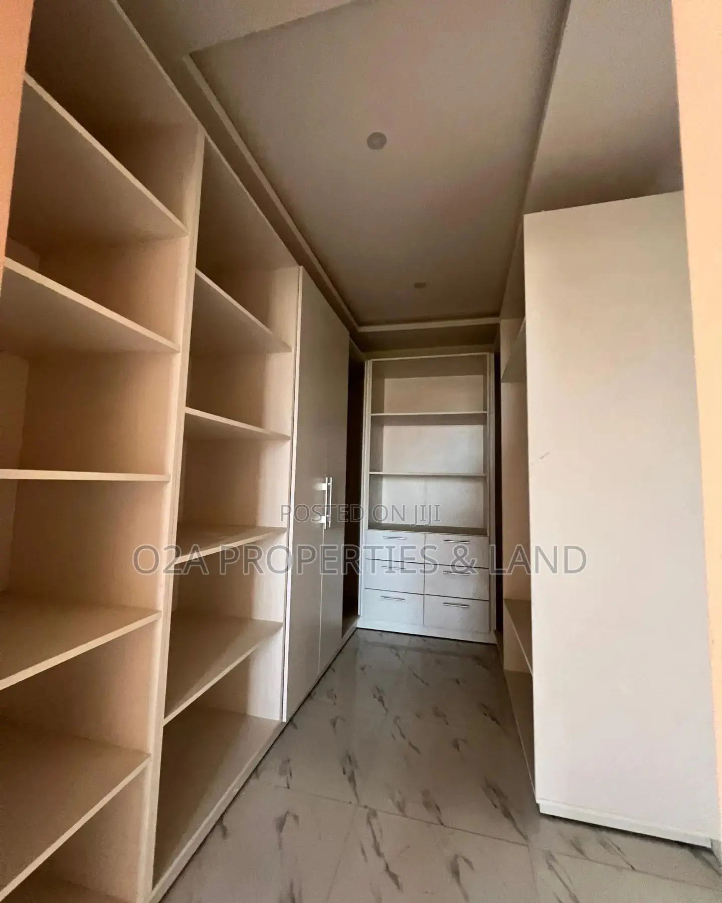 4bdrm House in Sakumono for sale