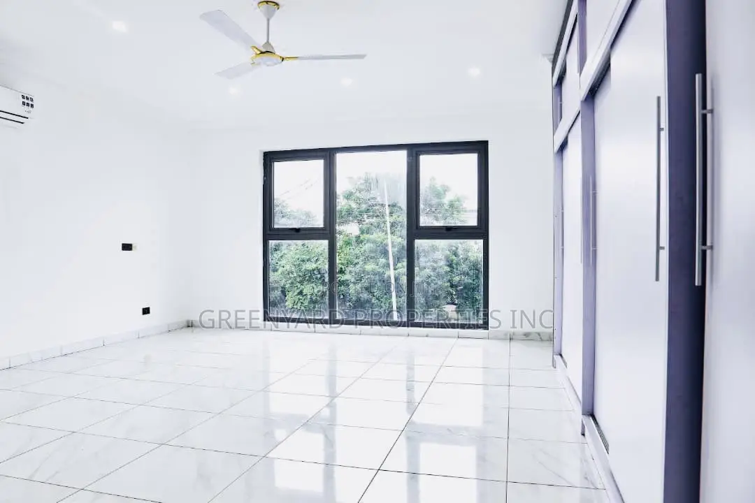 4bdrm Townhouse/Terrace in Adenta for sale