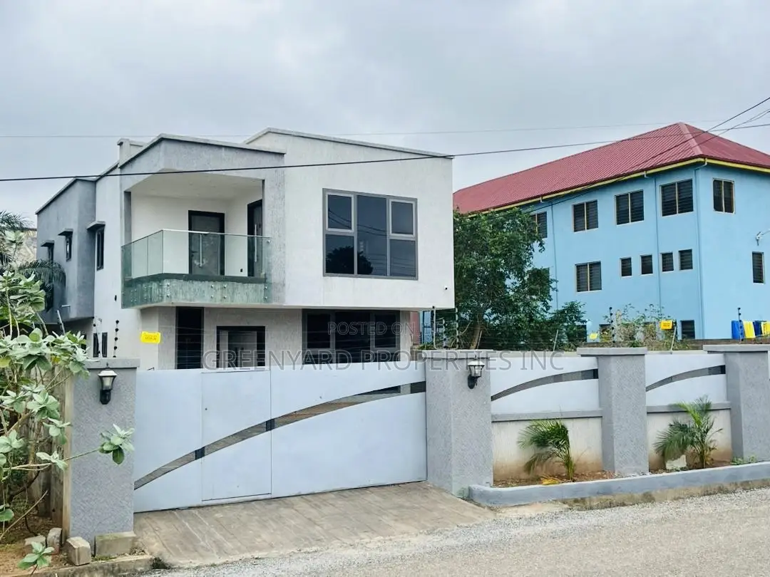 4bdrm Townhouse/Terrace in Adenta for sale
