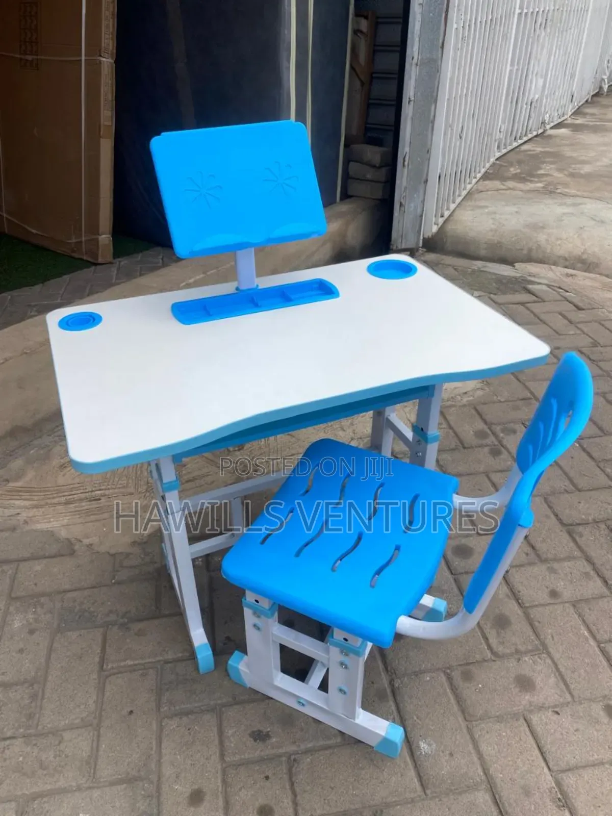 Adjustable Kids School Deskand Chair.