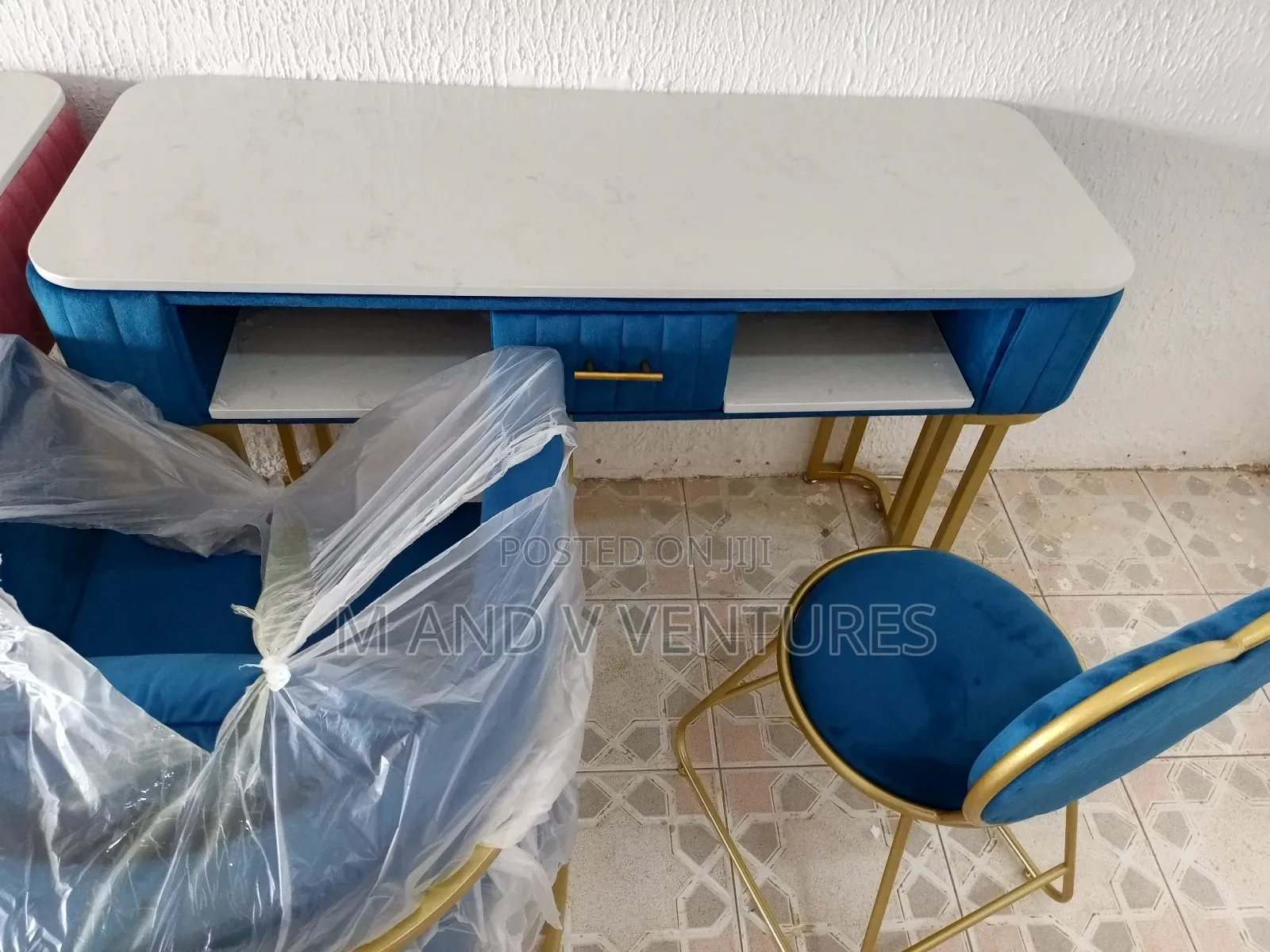 Nails Salon Table and 2 Chairs Set