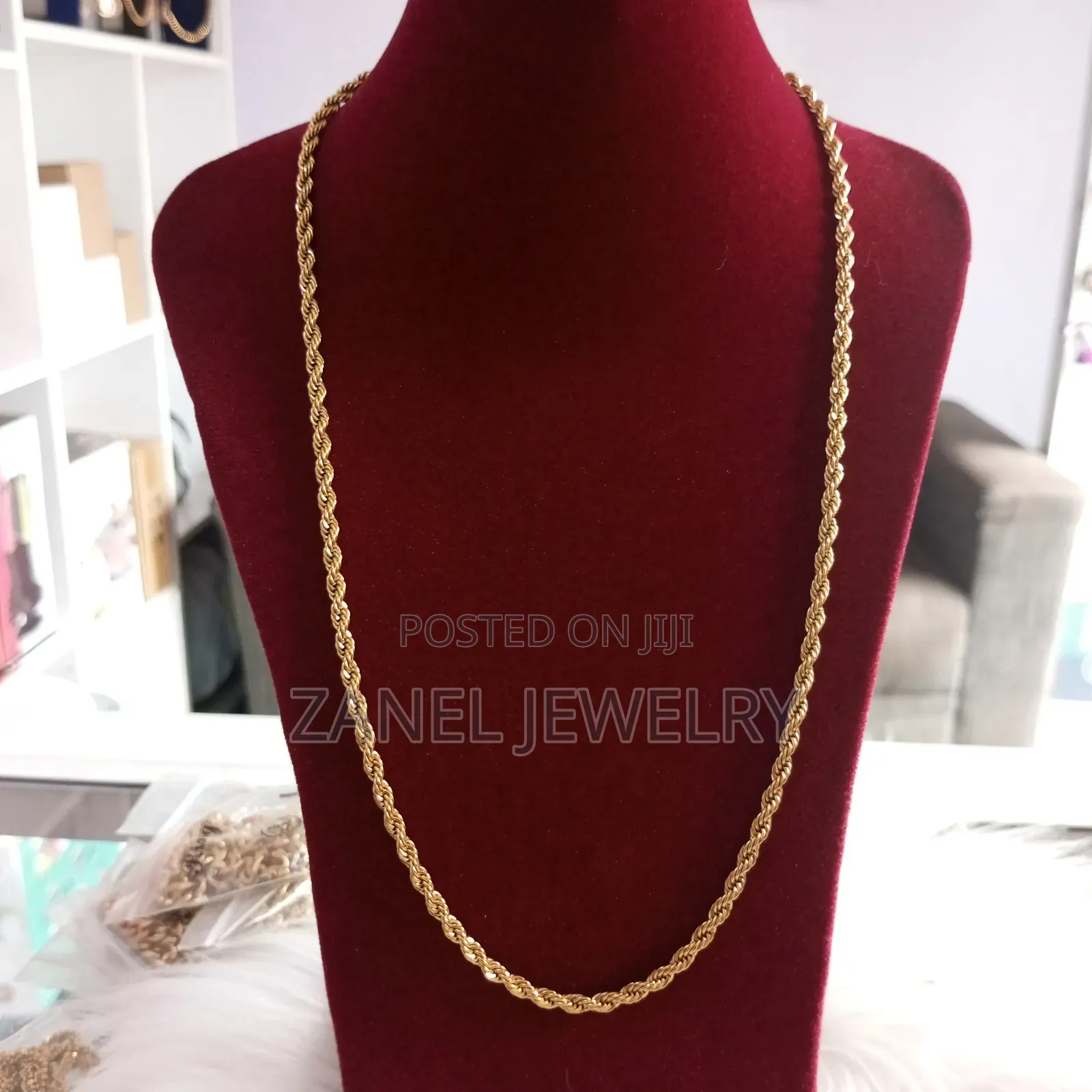 Male Long Twisted Chain