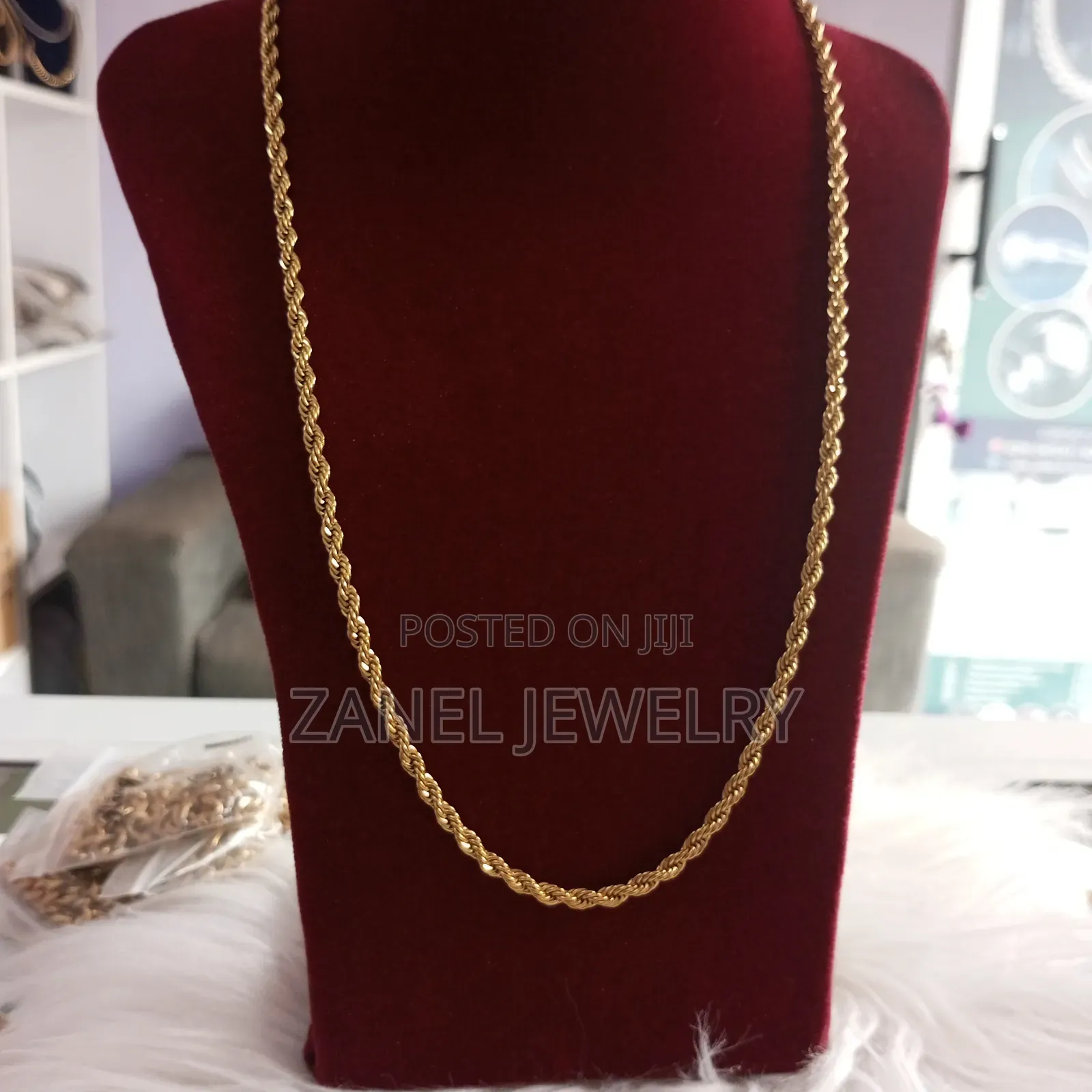 Male Long Twisted Chain