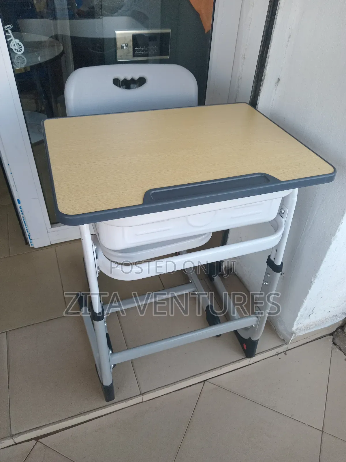 Lecturehall Desk