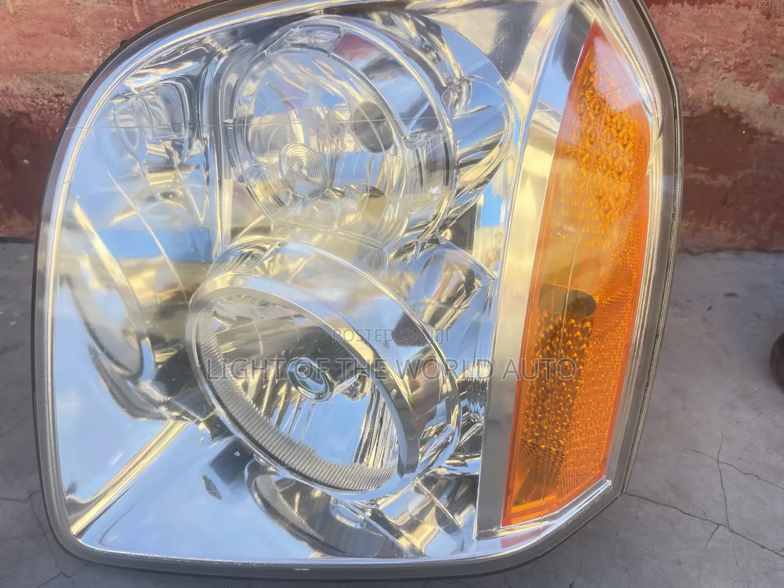 GMC Yukon Headlight 2014 Driver Side