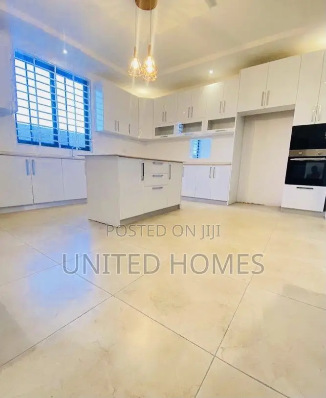 5bdrm House in East Legon for sale