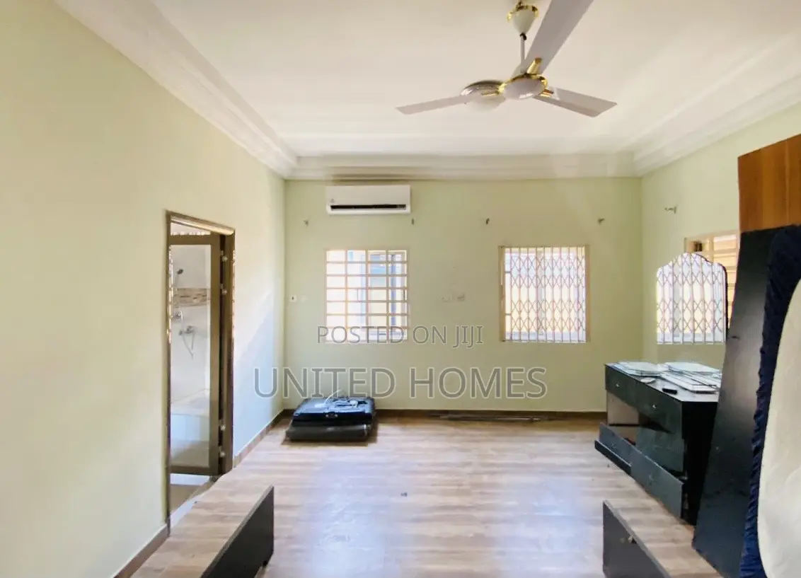 5bdrm House in East Legon for sale