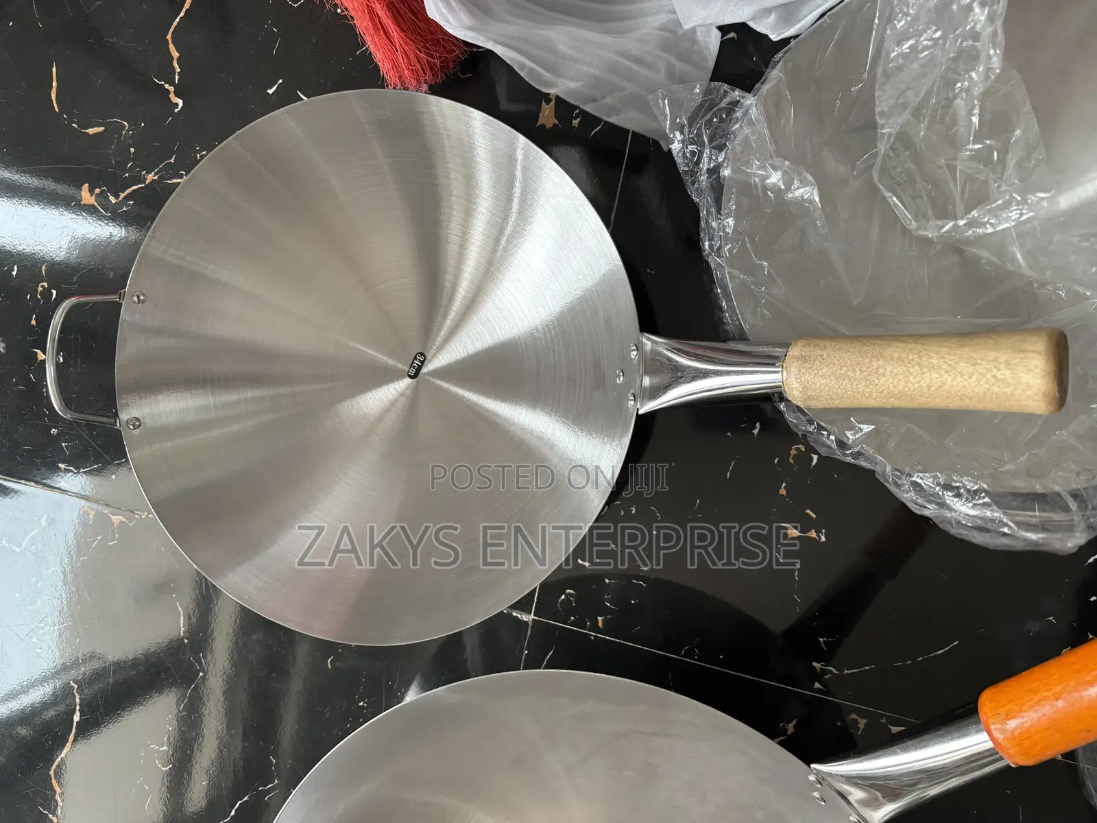 Wok Pan With Wooden Handle