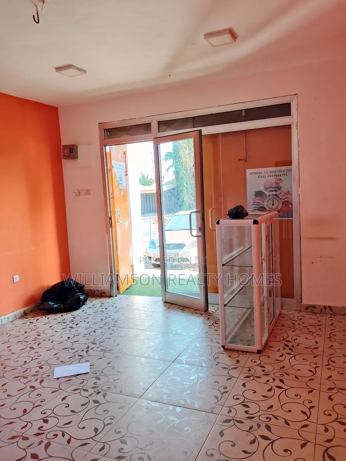 Road Side Shop/Store/Office Space/Warehouse, Spintex