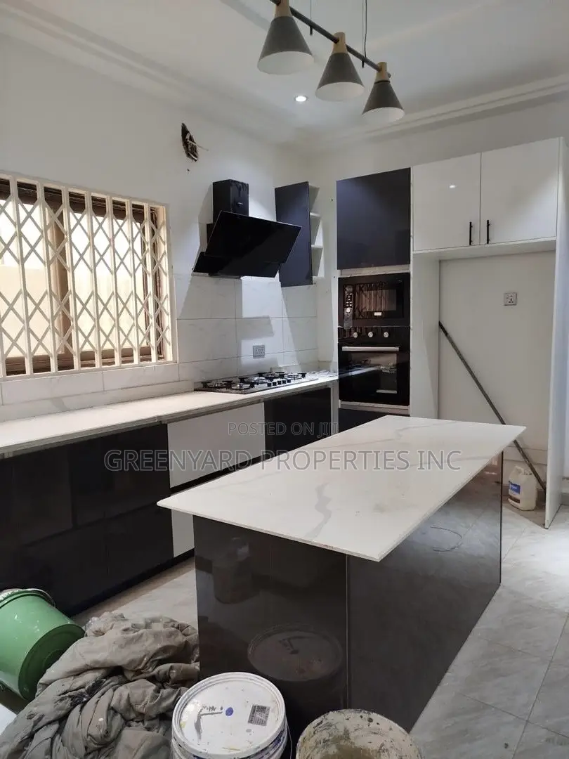 4bdrm House in Lakeside for sale