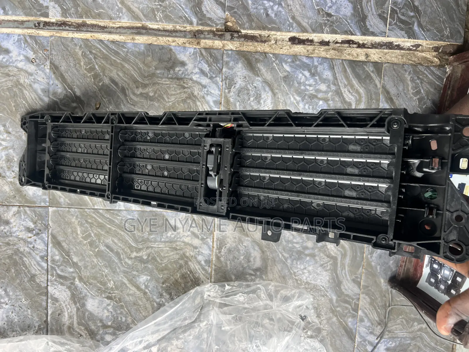 Honda CRV Shutter Grill (Down Side)