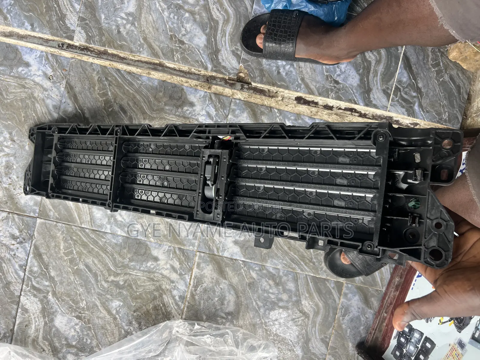 Honda CRV Shutter Grill (Down Side)