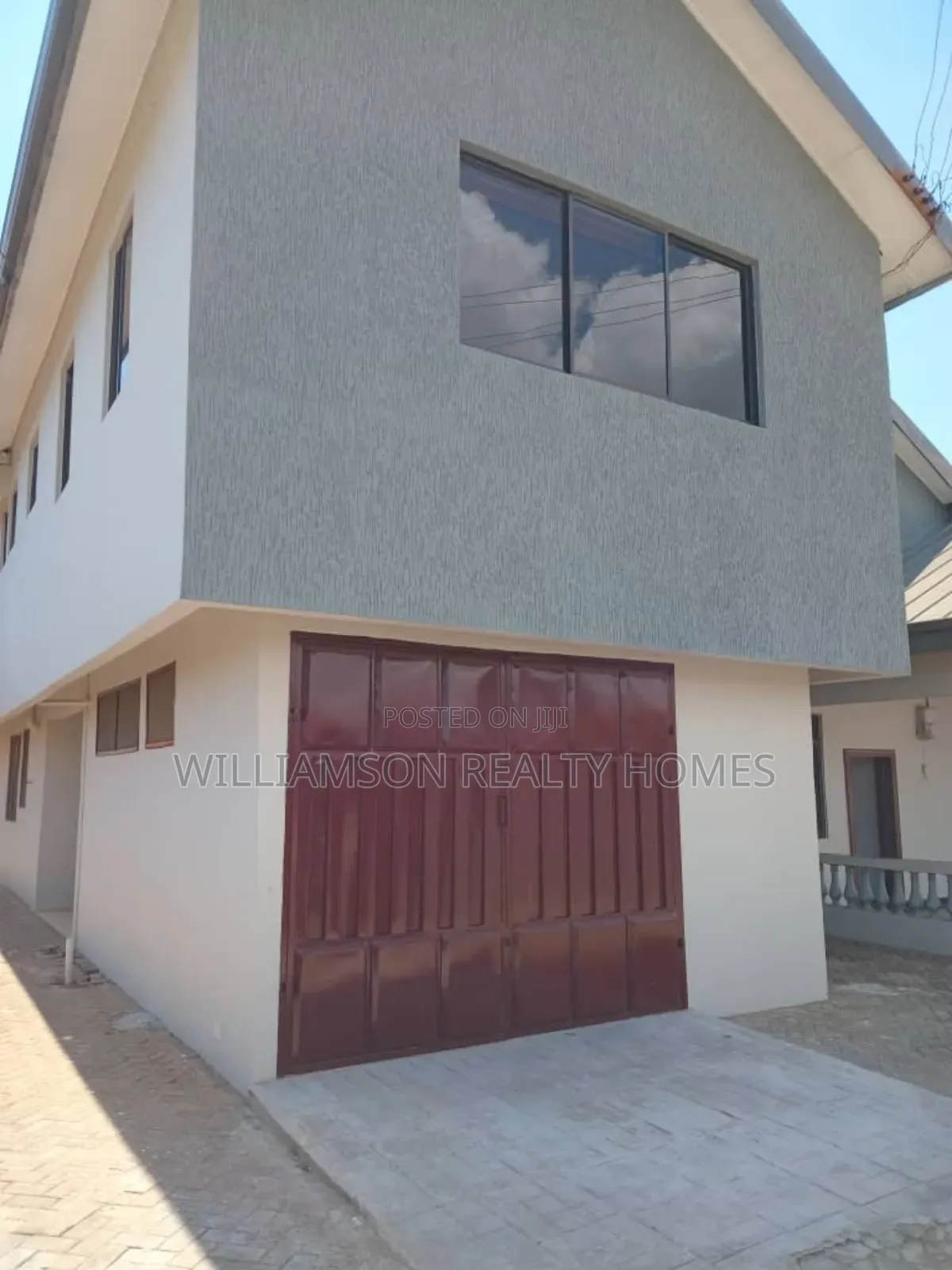 5bdrm Duplex in Community 20 Estate, Spintex for rent