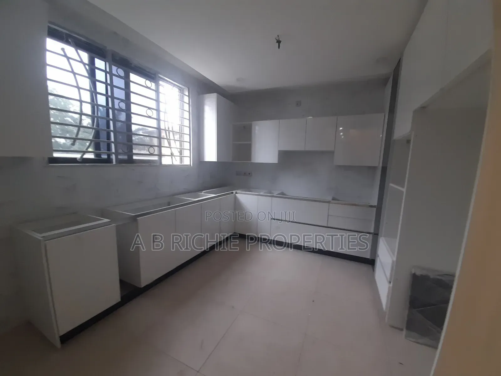 4bdrm House in Ab Richie Properties, Baatsona Total for sale