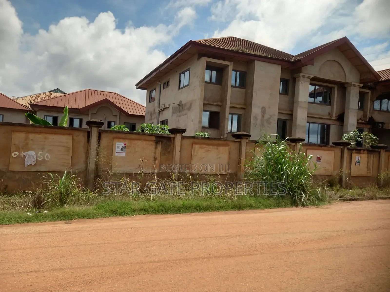 20bdrm Block of Flats in Ejisu, Kumasi Metropolitan for sale