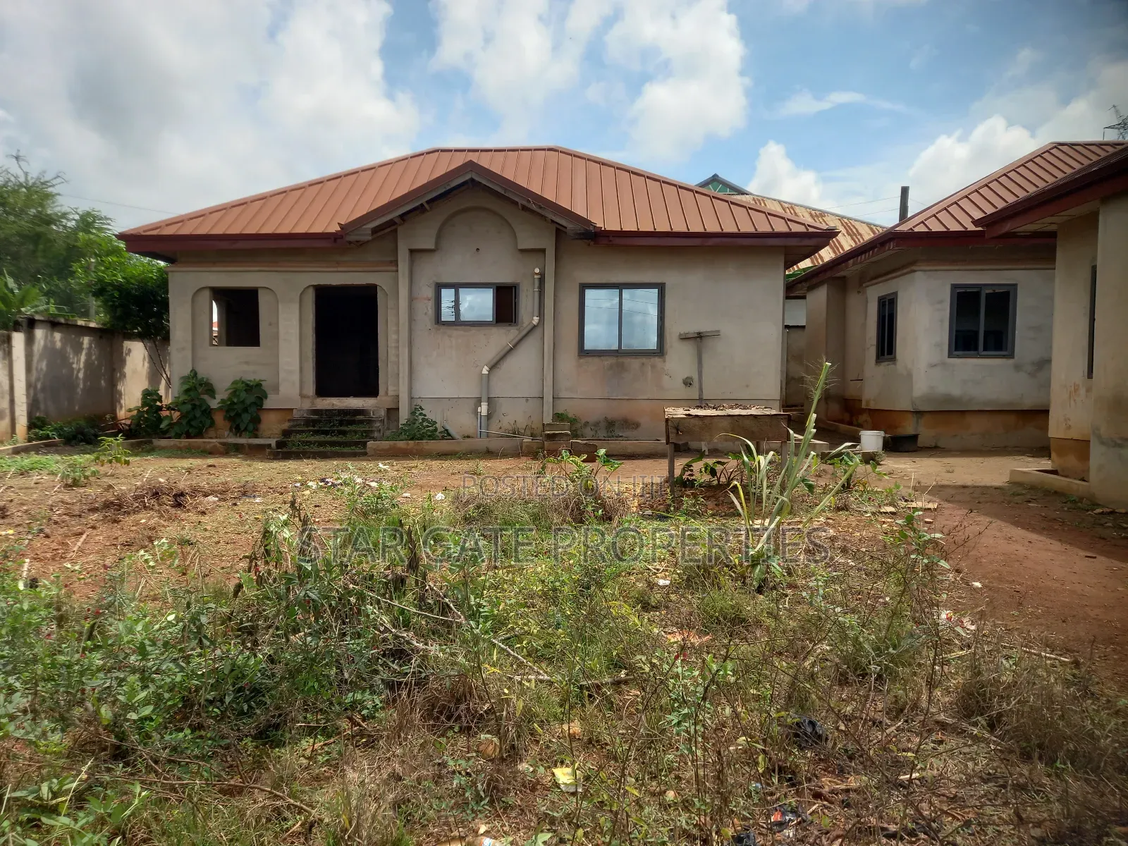 20bdrm Block of Flats in Ejisu, Kumasi Metropolitan for sale