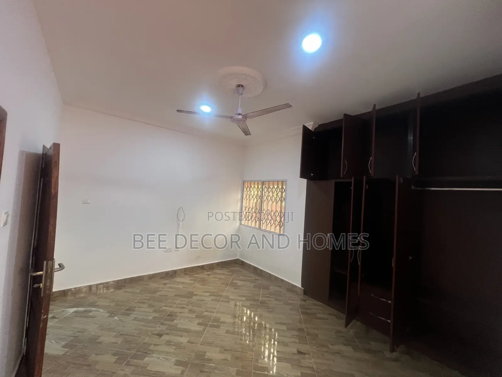 3bdrm Apartment in Bee Decor & Homes, Old Ashomang for rent