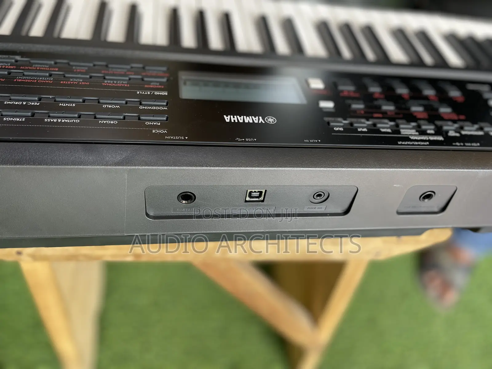 Yamaha PSR E383 Keyboard/Piano