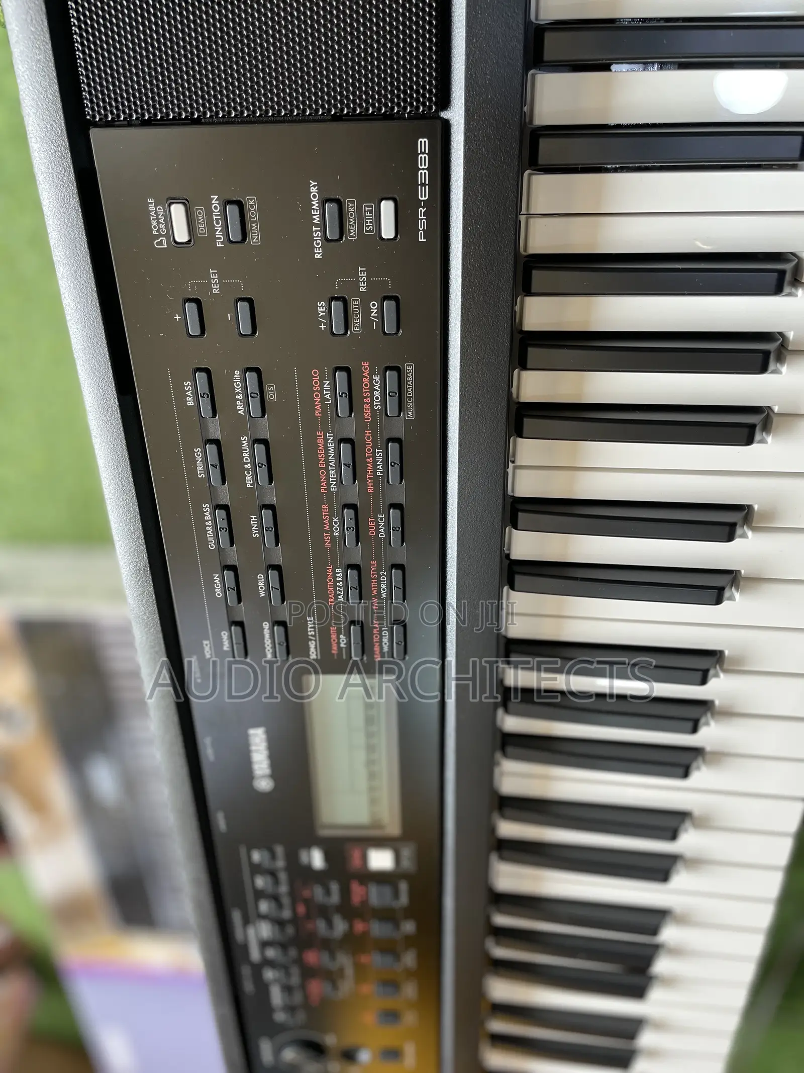 Yamaha PSR E383 Keyboard/Piano