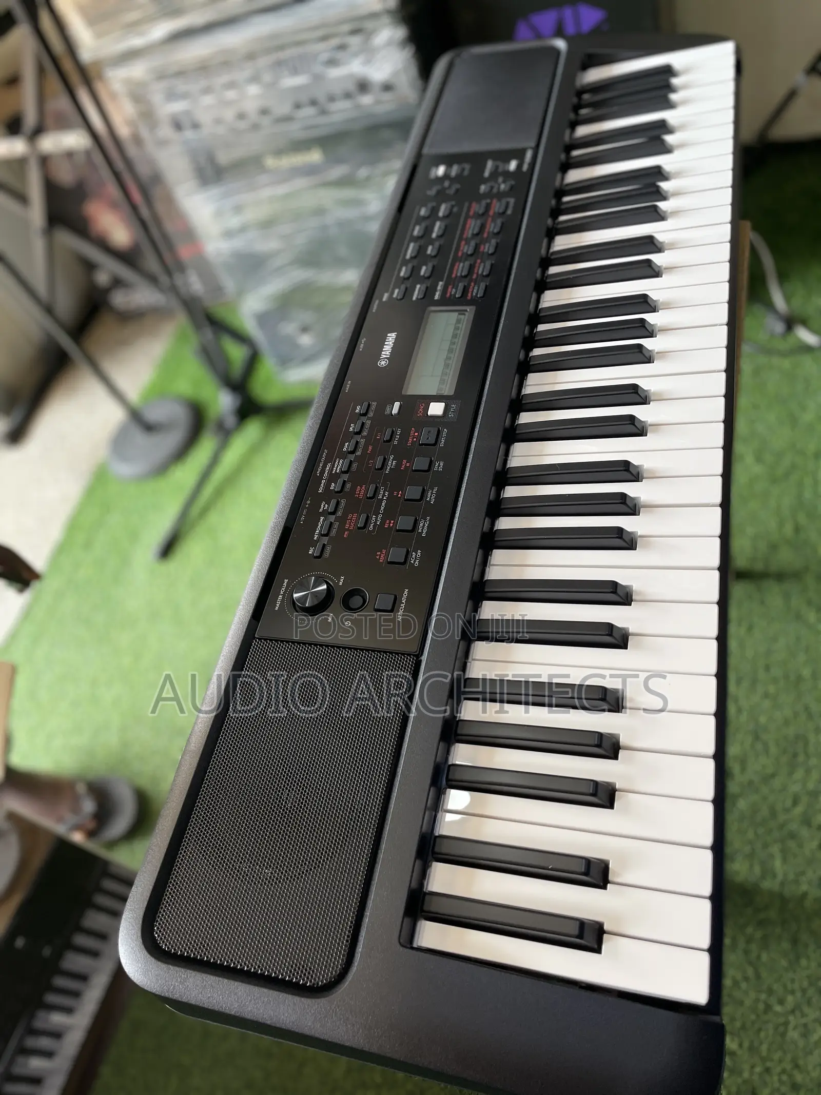 Yamaha PSR E383 Keyboard/Piano