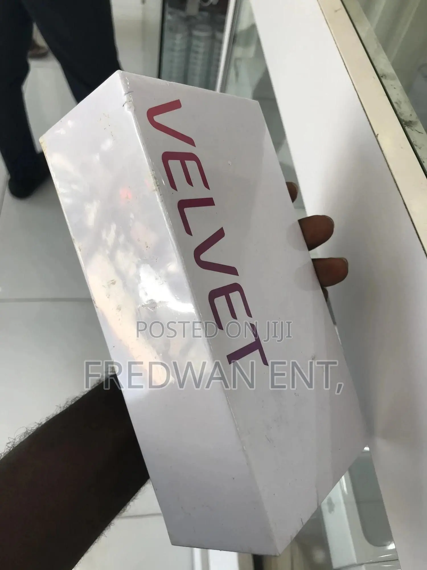 New LG Velvet 128 GB Silver