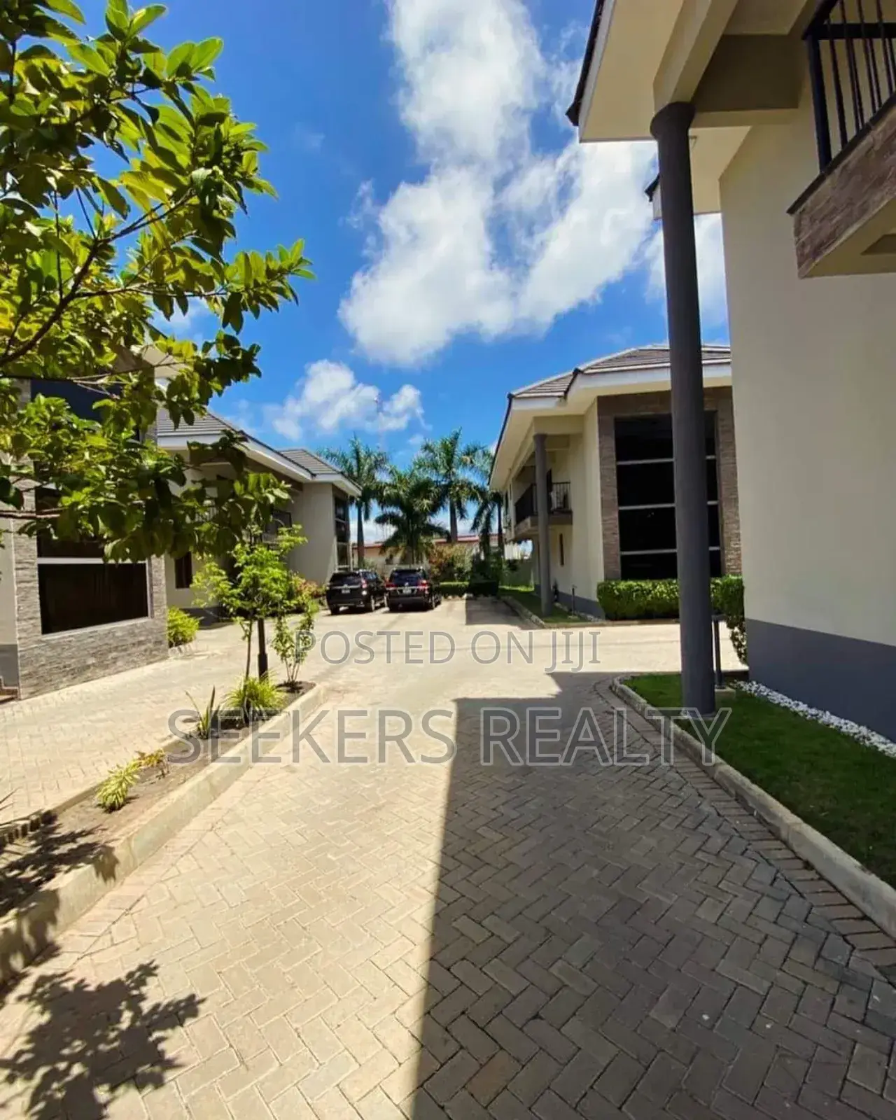 4bdrm Townhouse / Terrace in Seekers Realty, Cantonments for rent