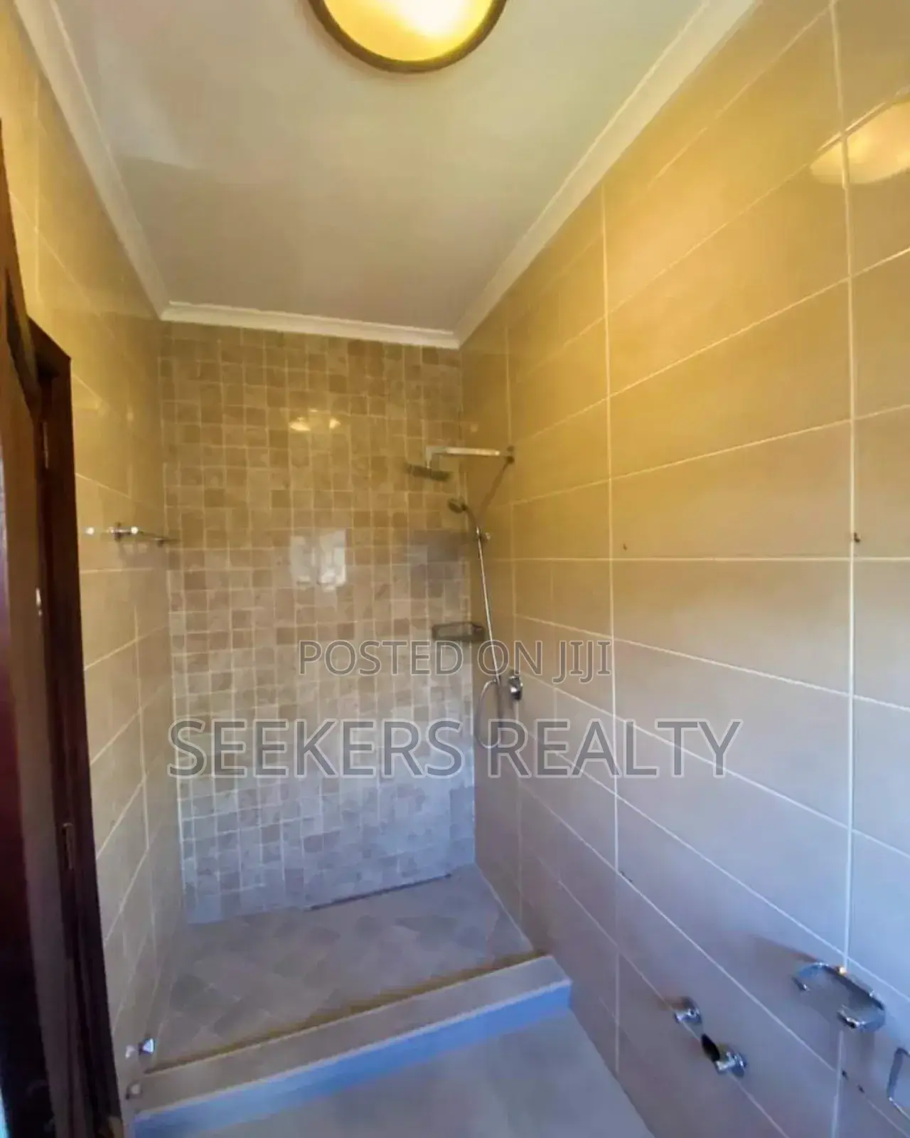 4bdrm Townhouse / Terrace in Seekers Realty, Cantonments for rent