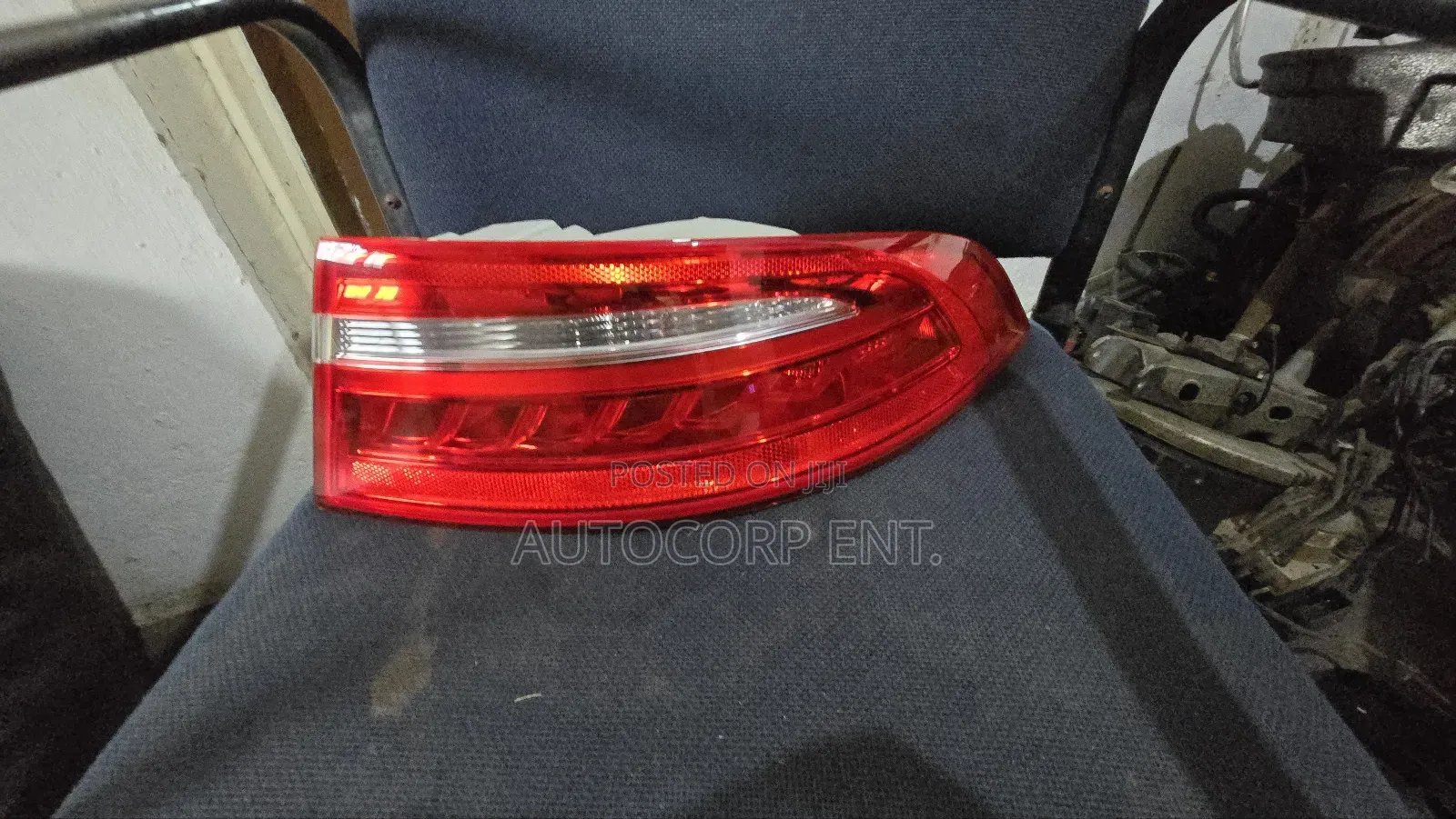 2017-2019 Jaguar XE (X760) Taillight