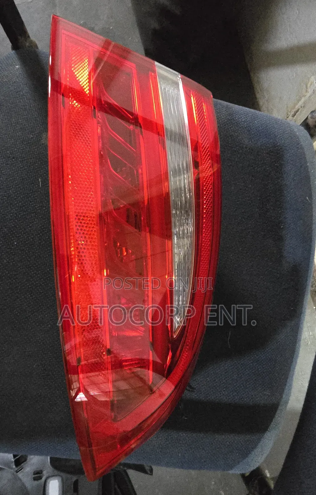 2017-2019 Jaguar XE (X760) Taillight