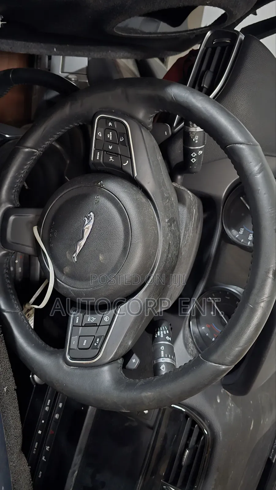 2016-2020 Jaguar Xe / F Pace Steering Wheel