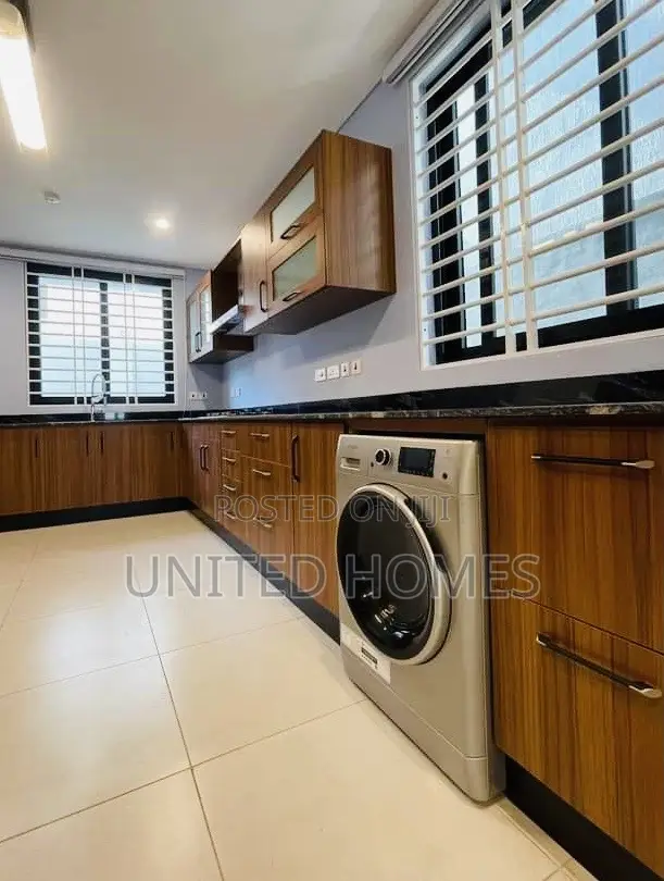 5bdrm House in Airport Residential Area for sale