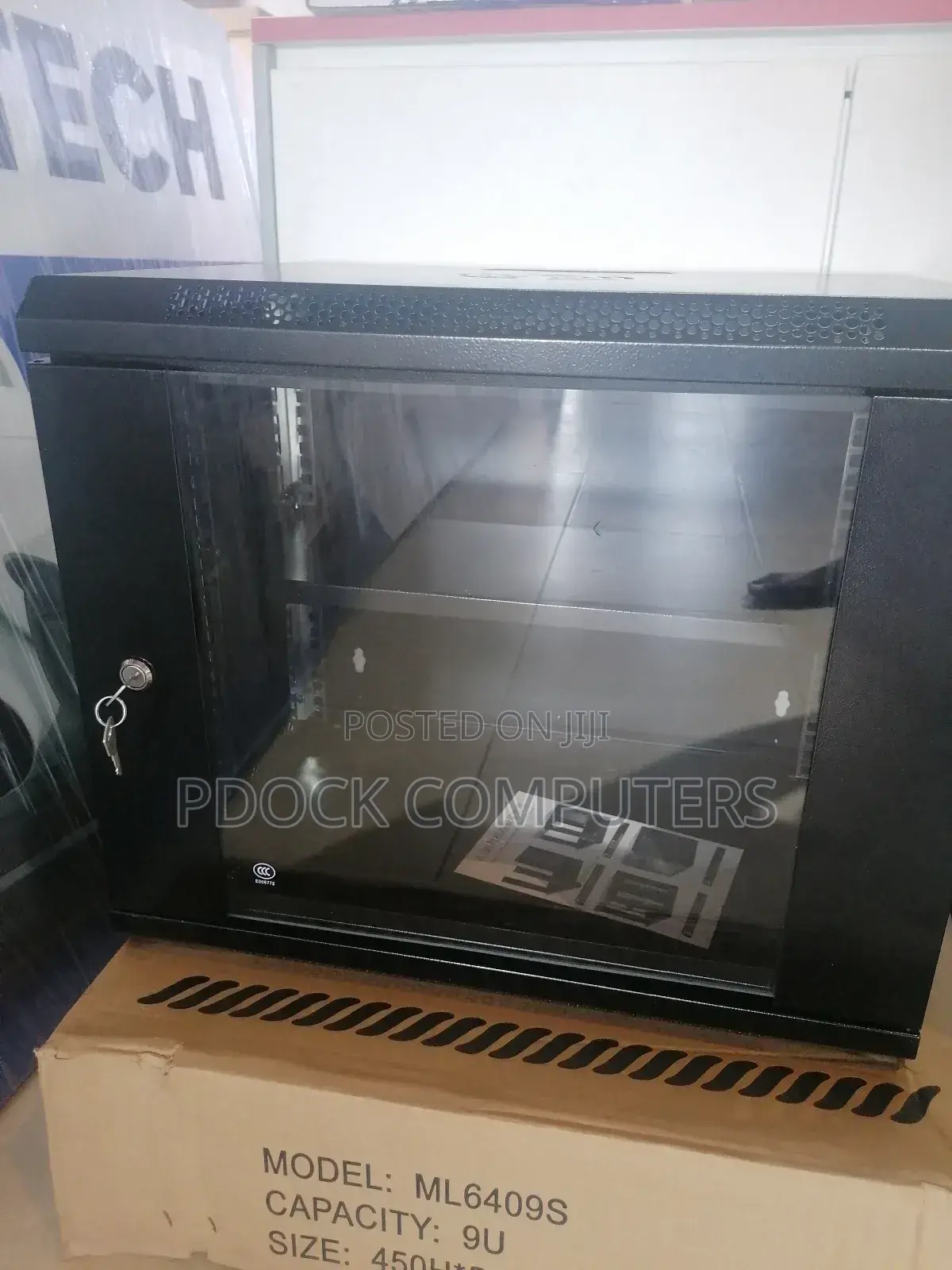 9u Rack Wall Mountable Cabinet With 1 Fan