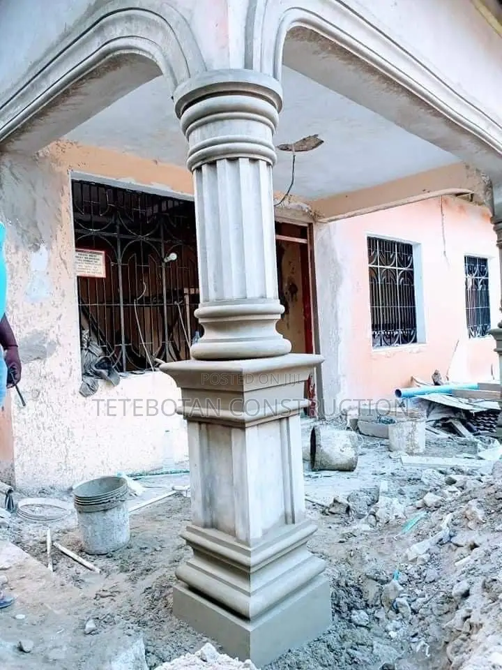 Pillar Design Decor Molding by Hand Using Mortar