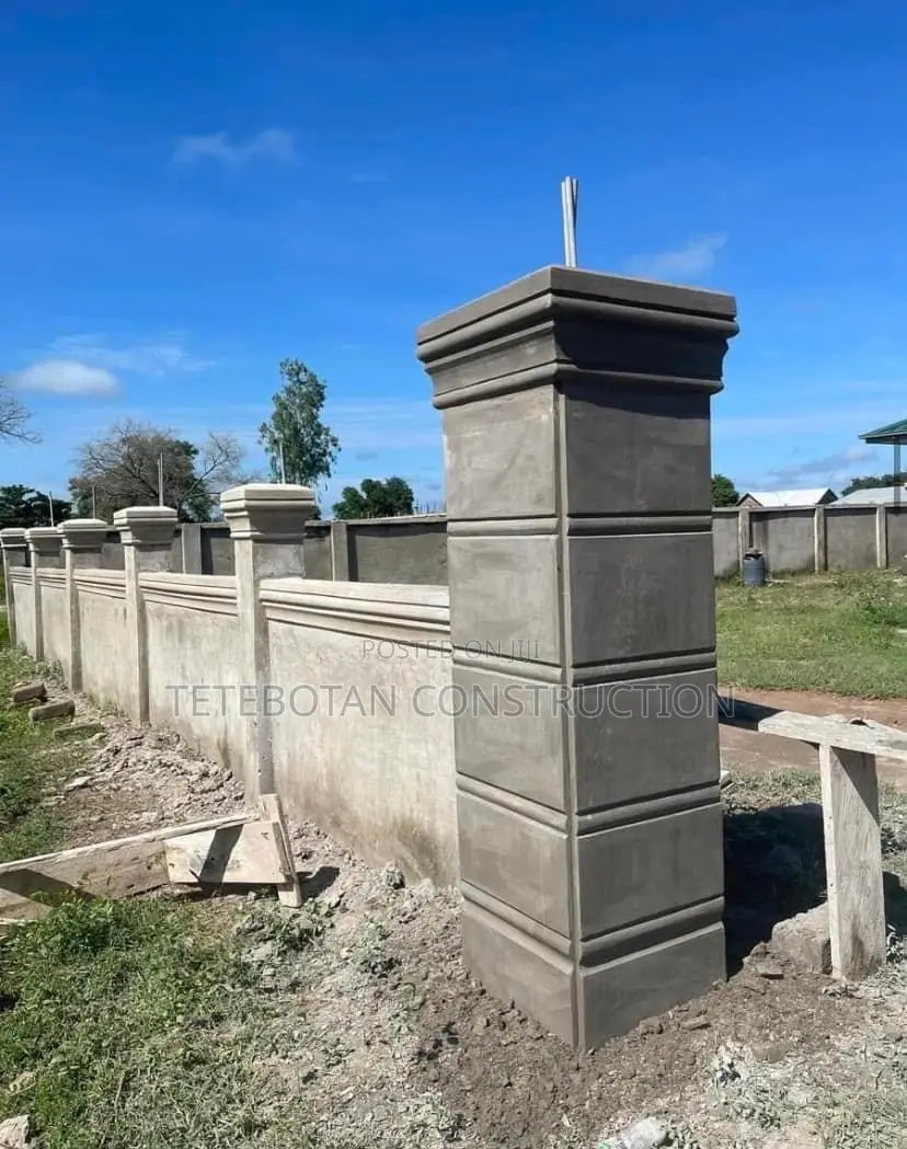 Pillar Design Decor Molding by Hand Using Mortar
