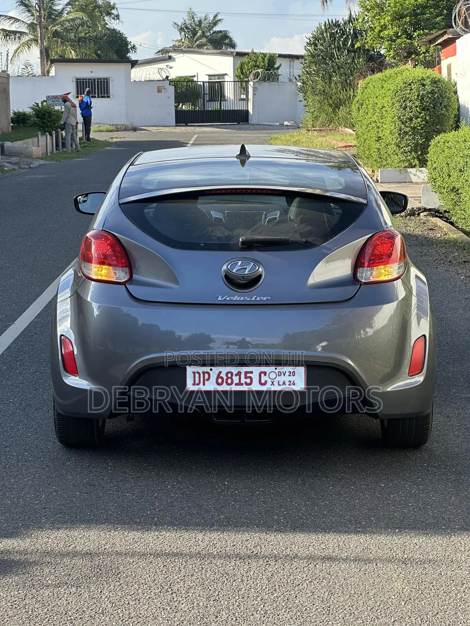 Hyundai Veloster 3dr Hatchback w/Black Interior (1.6L 4cyl 6AM) 2015