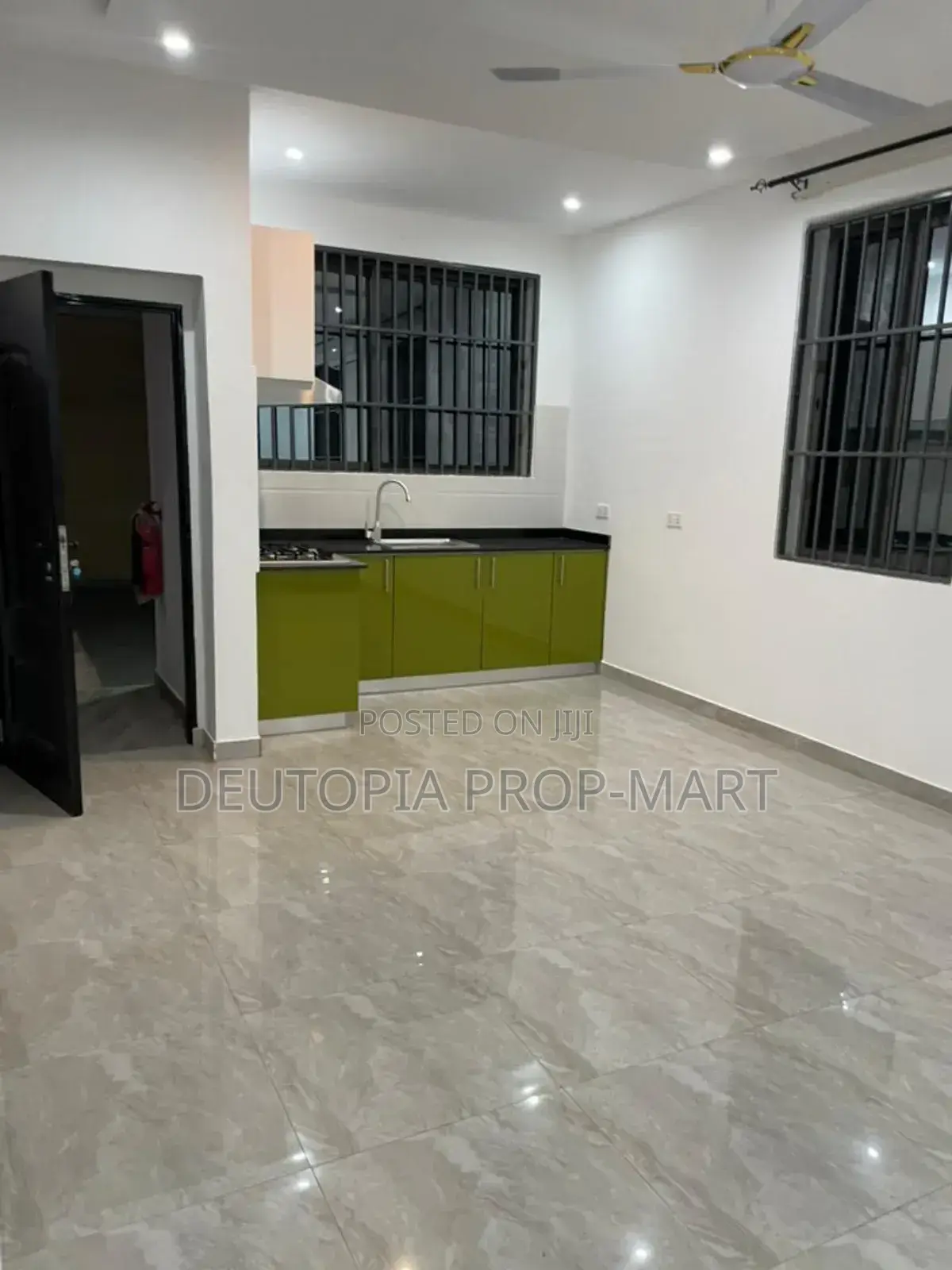 2bdrm Apartment in The Utopia, Tema Metropolitan for rent