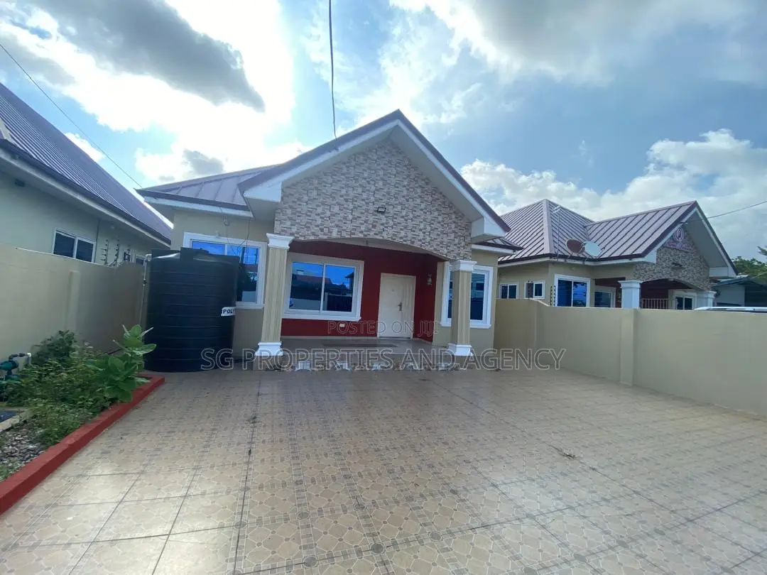 3bdrm House in Batsonaa, Spintex for rent