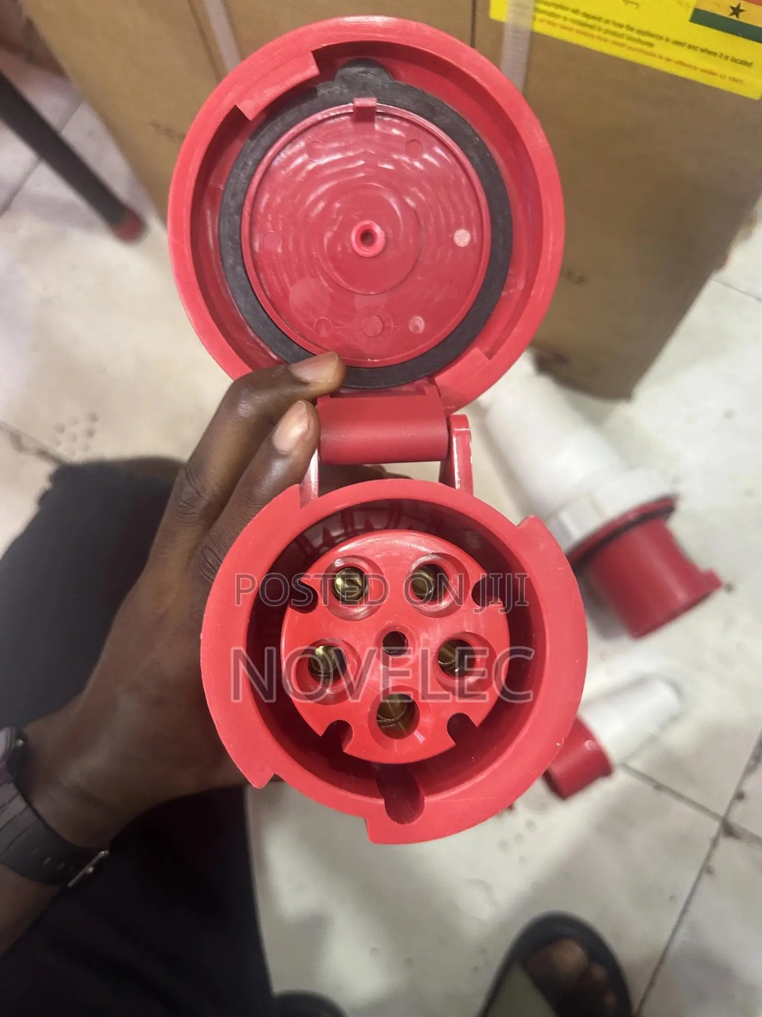 Industrial Plugs Sockets (Straight/ Mounted)