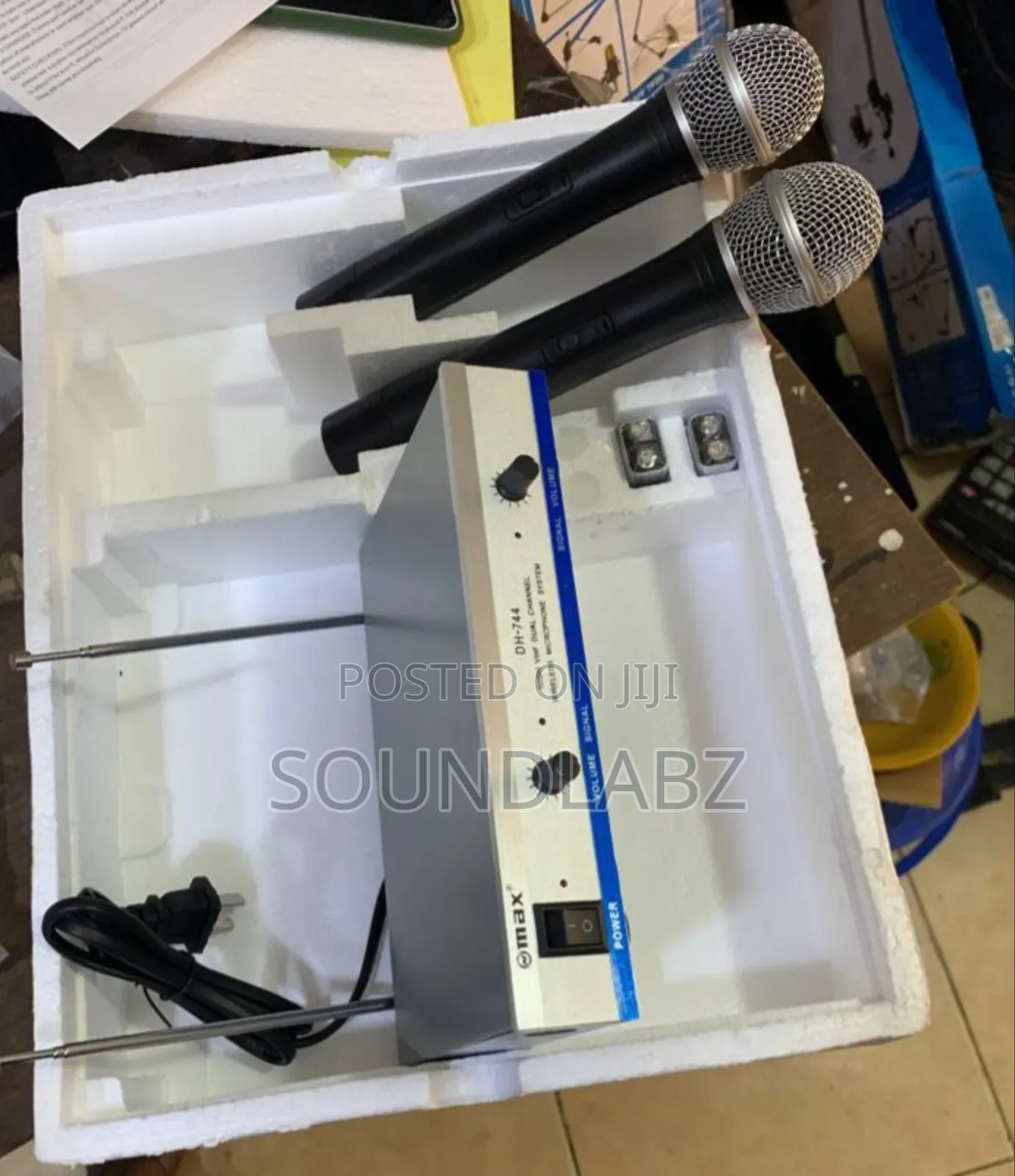 Max DH-744 Dual Wireless Microphone