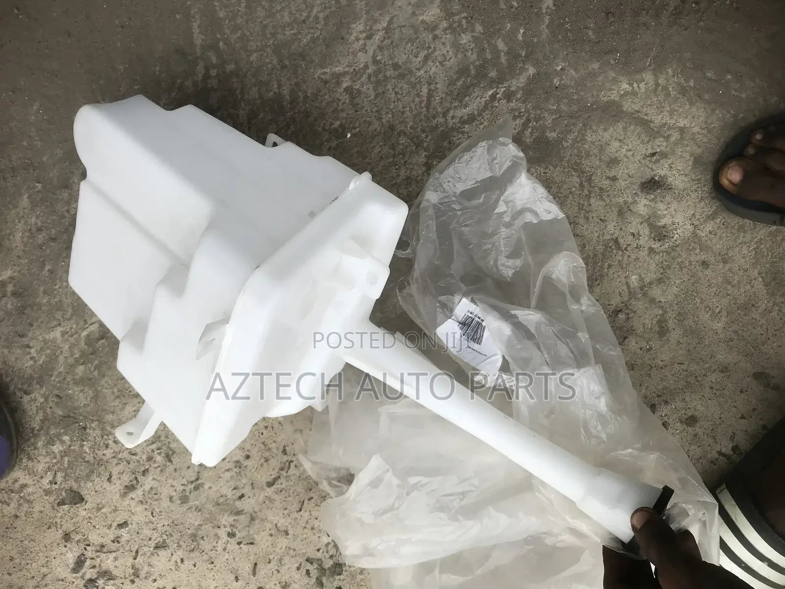 Toyota Corrolla 2009,2010,2011,2012 Wiper Bottle