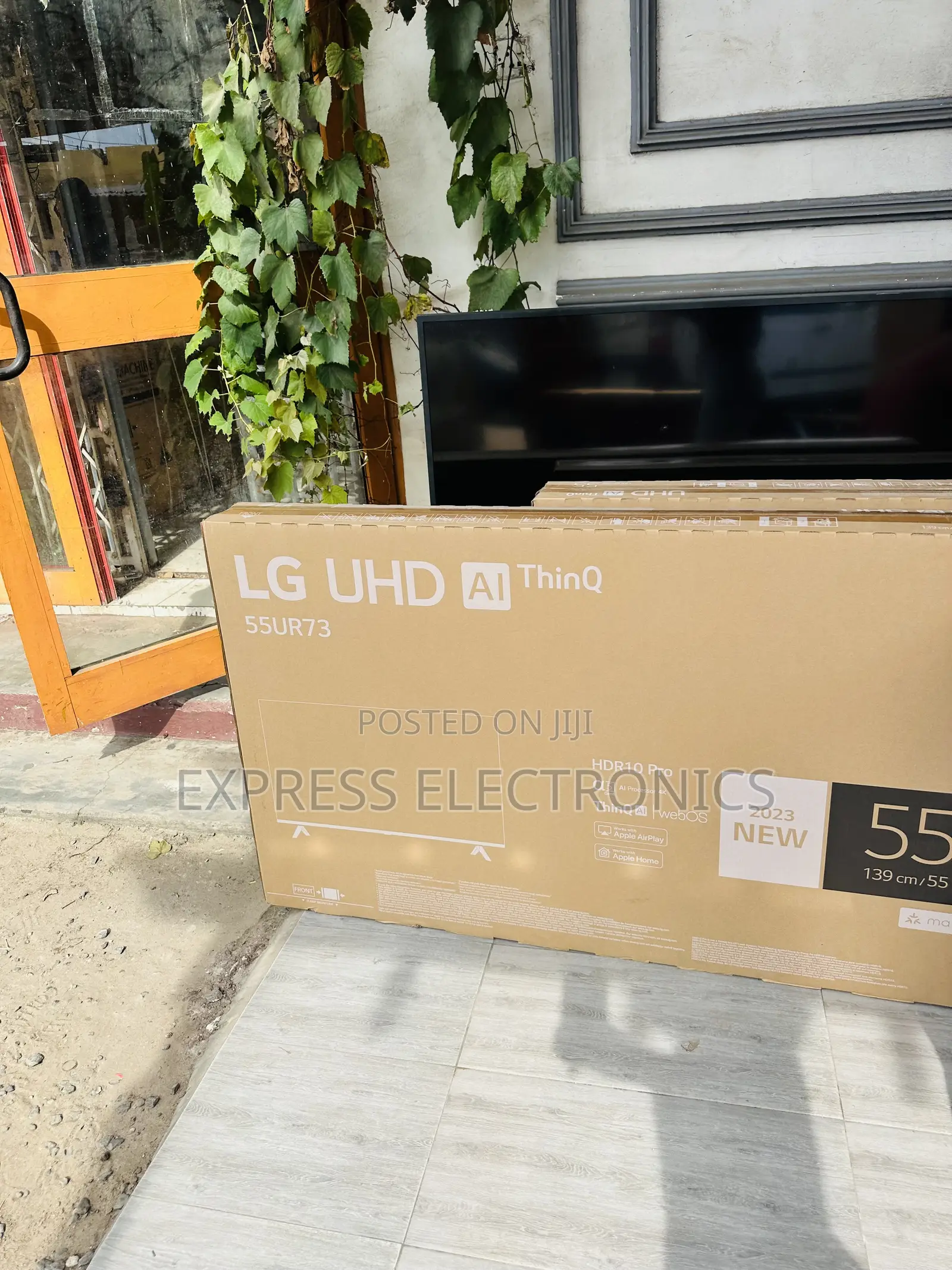 Immersive Viewing UHD Smart 55”UR73