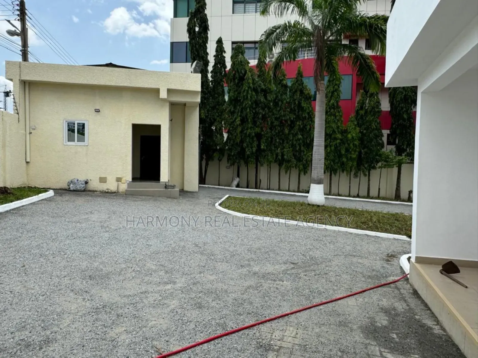 7bdrm House in Airport Residential Area for rent