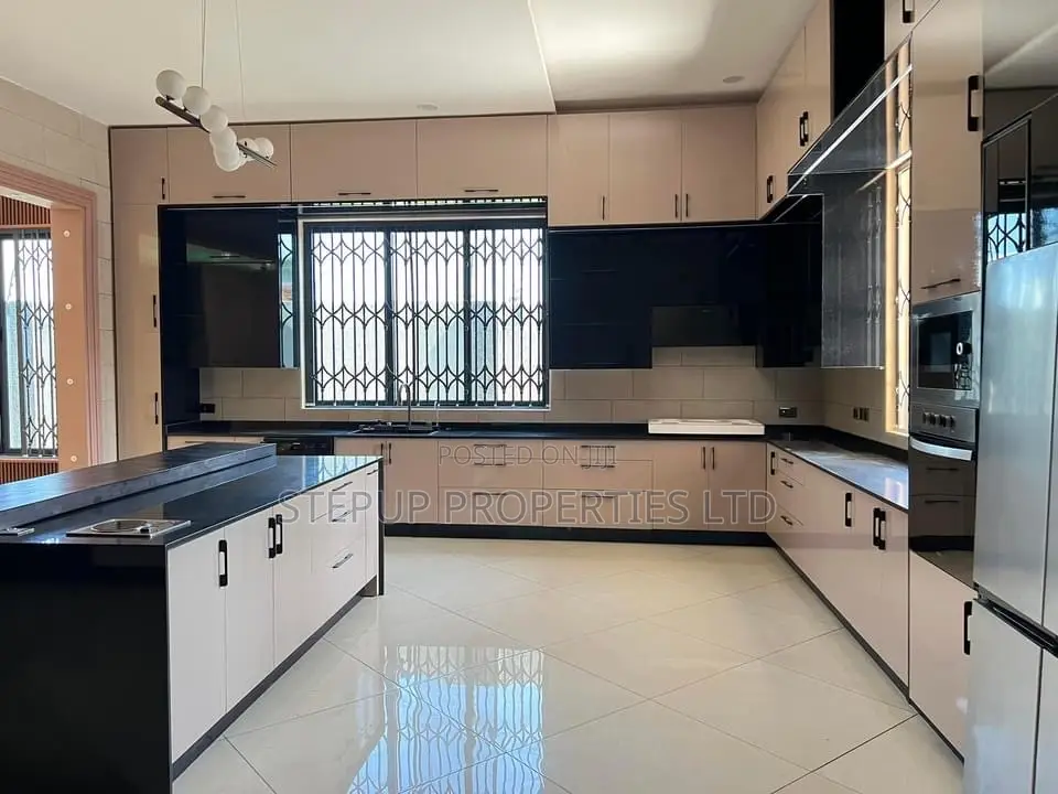 5bdrm House in East Airport for sale
