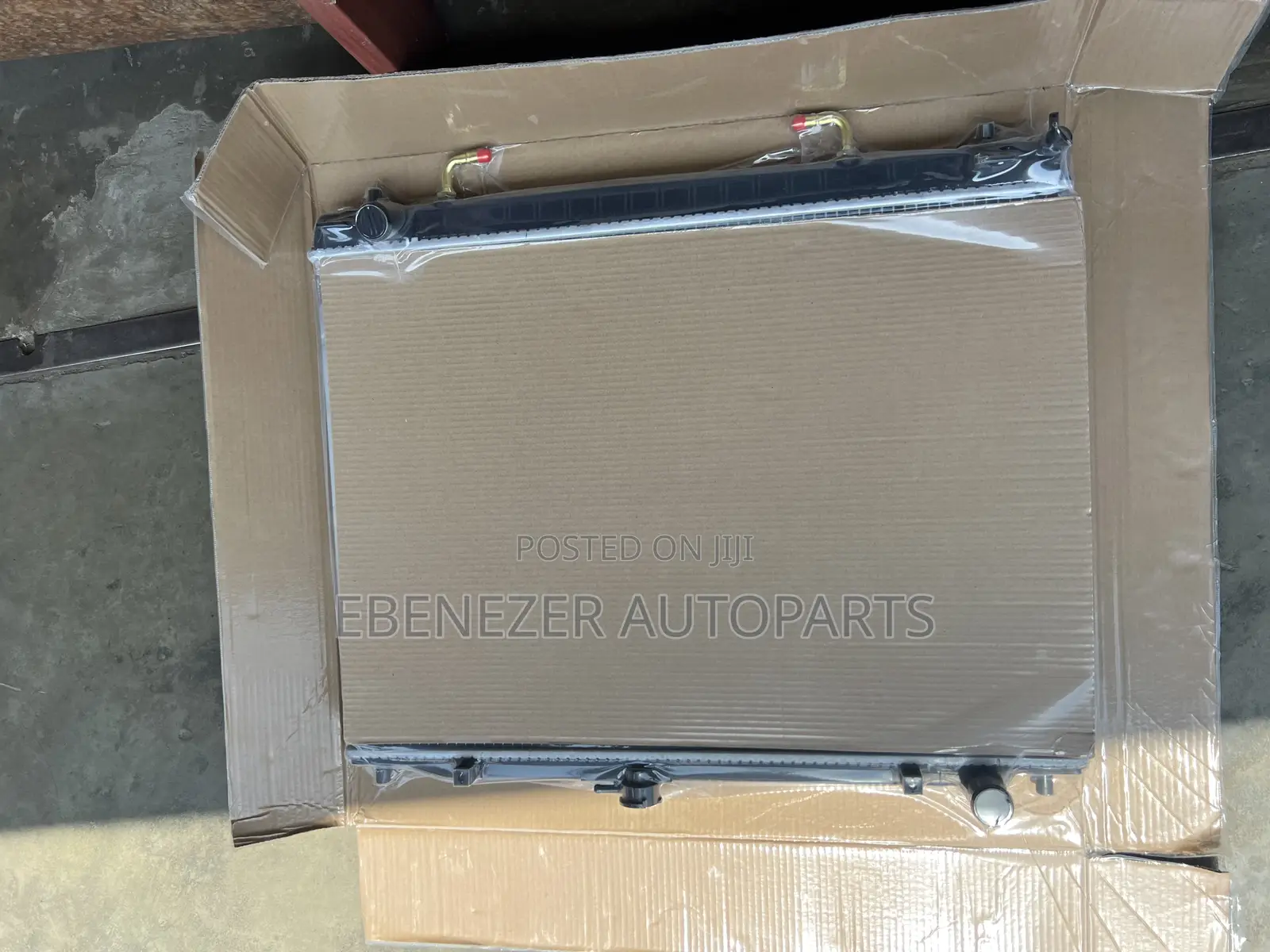 Pajero Radiator Water Tank 2009 2010 2011 2012 2013 2014