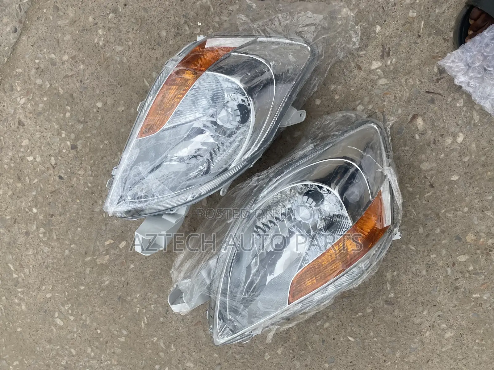 Toyota Yaris / Belta 2007,2008,2009 Saloon Type Head Light
